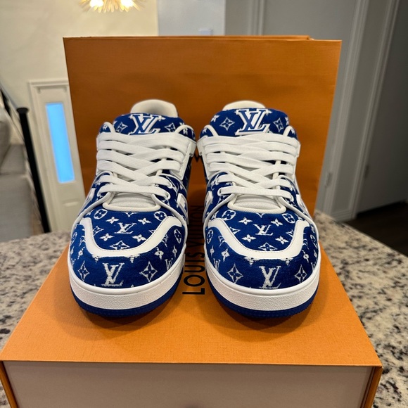 LOUIS VUITTON TRAINERS DESIGNED BY
(Virgil Abloh) - Picture 4 of 13